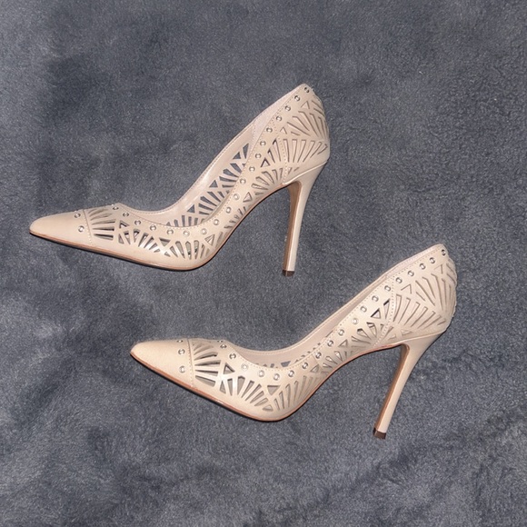 Woman’s Heels - Picture 4 of 4